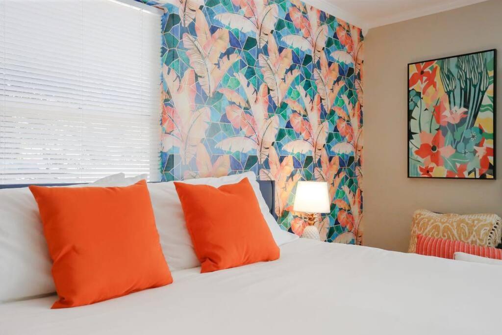 Heated Pool Home Near Beach, Sleeps 14! St. Petersburg Exterior photo